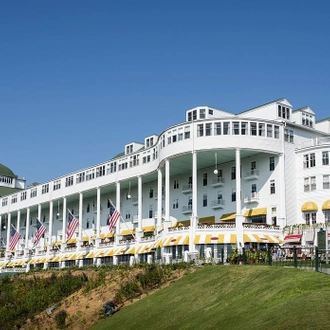 tourhub | Tours of Distinction | Mackinac Island feat. Niagara Falls 