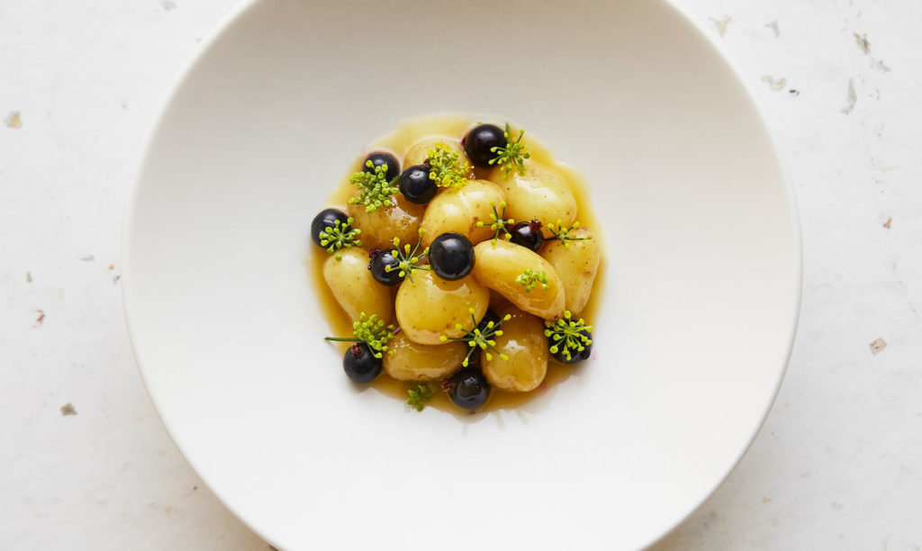 Linzer potatoes, blackberries and fennel flower