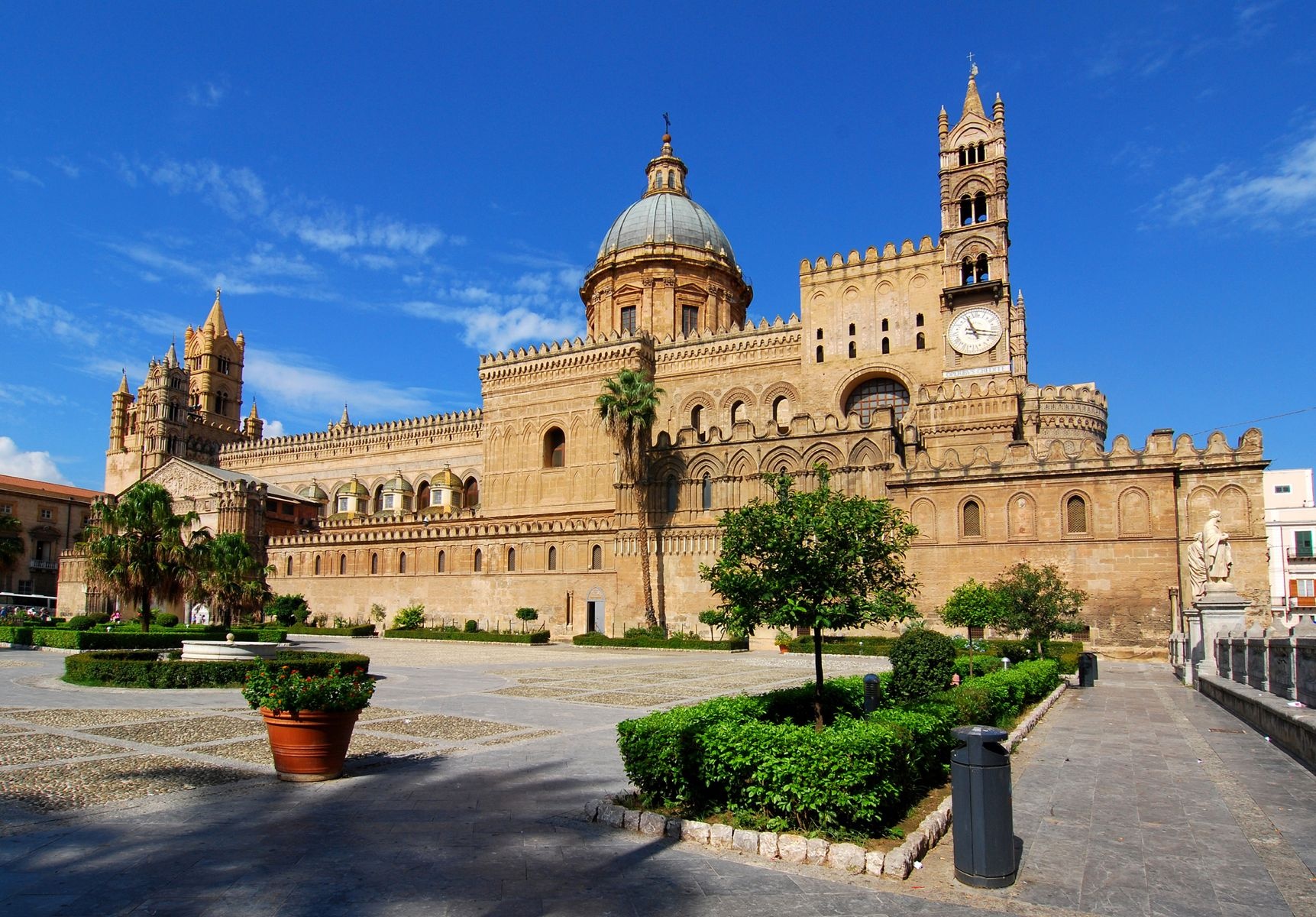 3-Hour Small Group Tour to Admire the Best Attractions in Palermo: Square of Shame | Piazza Pretoria  | Praetorian Palace | Town Hall |