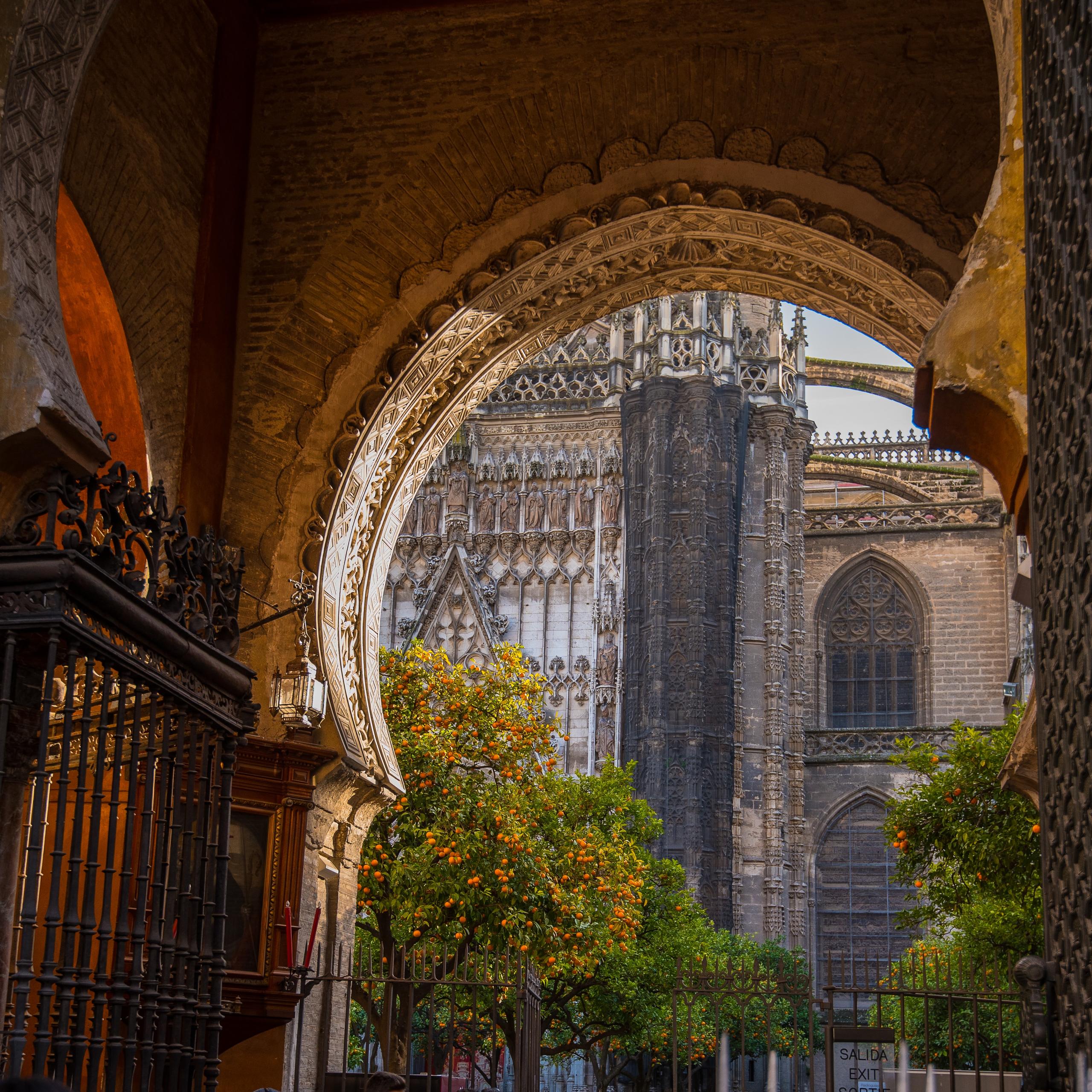 Visita Guiada de La Catedral, La Giralda y Real Alcázar de Sevilla - Alojamientos en Sevilla