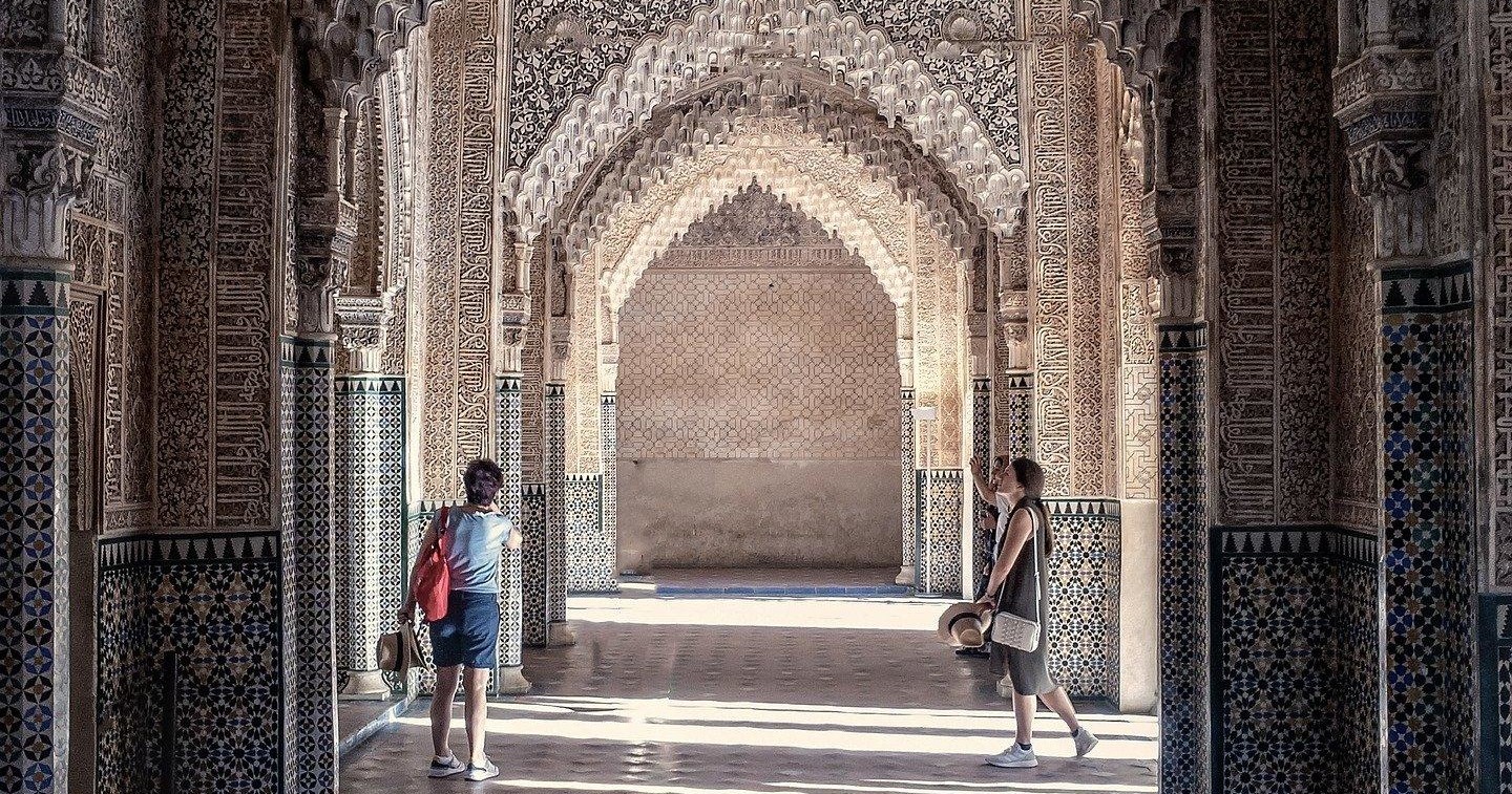 Visita Guiada a la Alhambra al Completo con Jardines del Generalife y Palacios Nazaríes con Recogida - Acomodações em Granada
