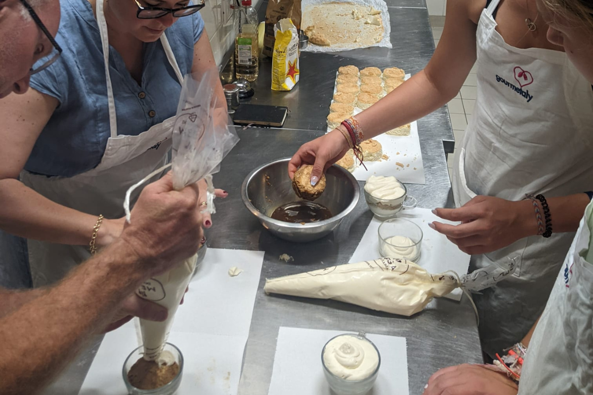 Cooking Class in Rome: Learn How to Make Gelato and Tiramisu in Semi Private Group  - Alojamientos en Roma