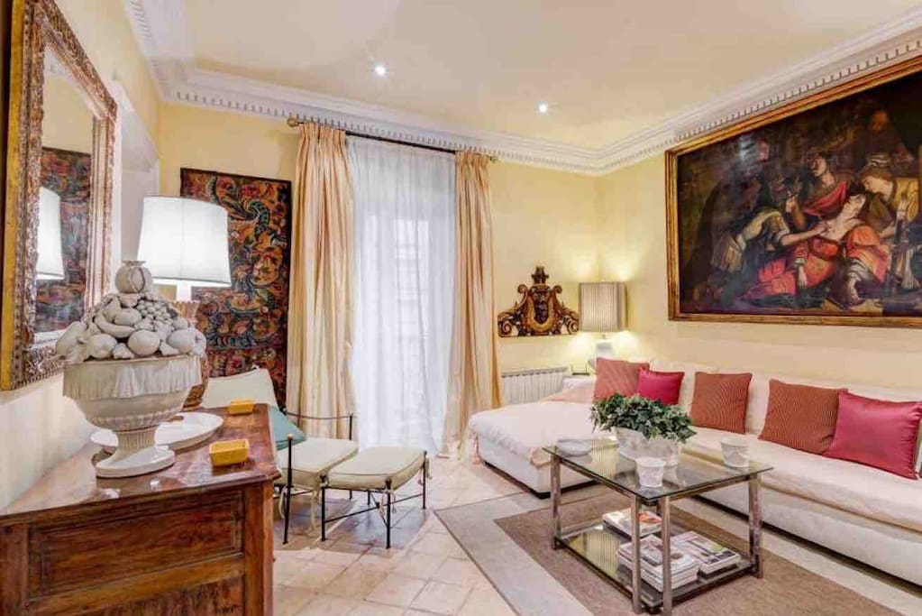 Spanish Steps Deluxe Apartment