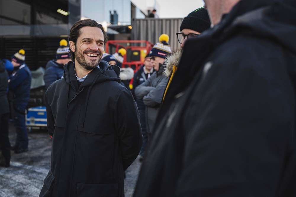 Prince Carl Philip visited the Umeå Service Park today and hails Rally Swedens enviromental ambitions. Foto: Benjamin Aleksander Ward/McKlein