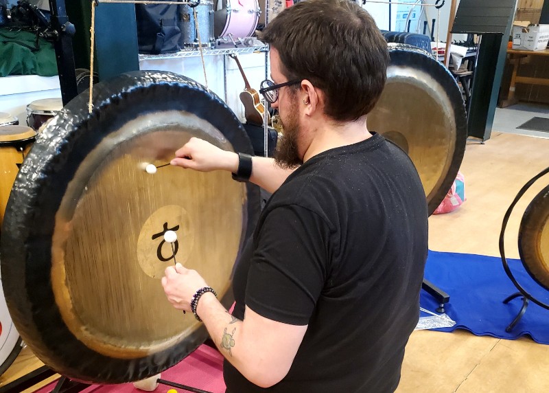 Using Friction Mallets on the Gong