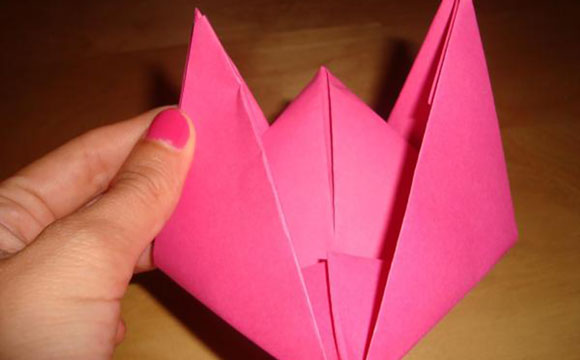 Fin du pliage en origami.
