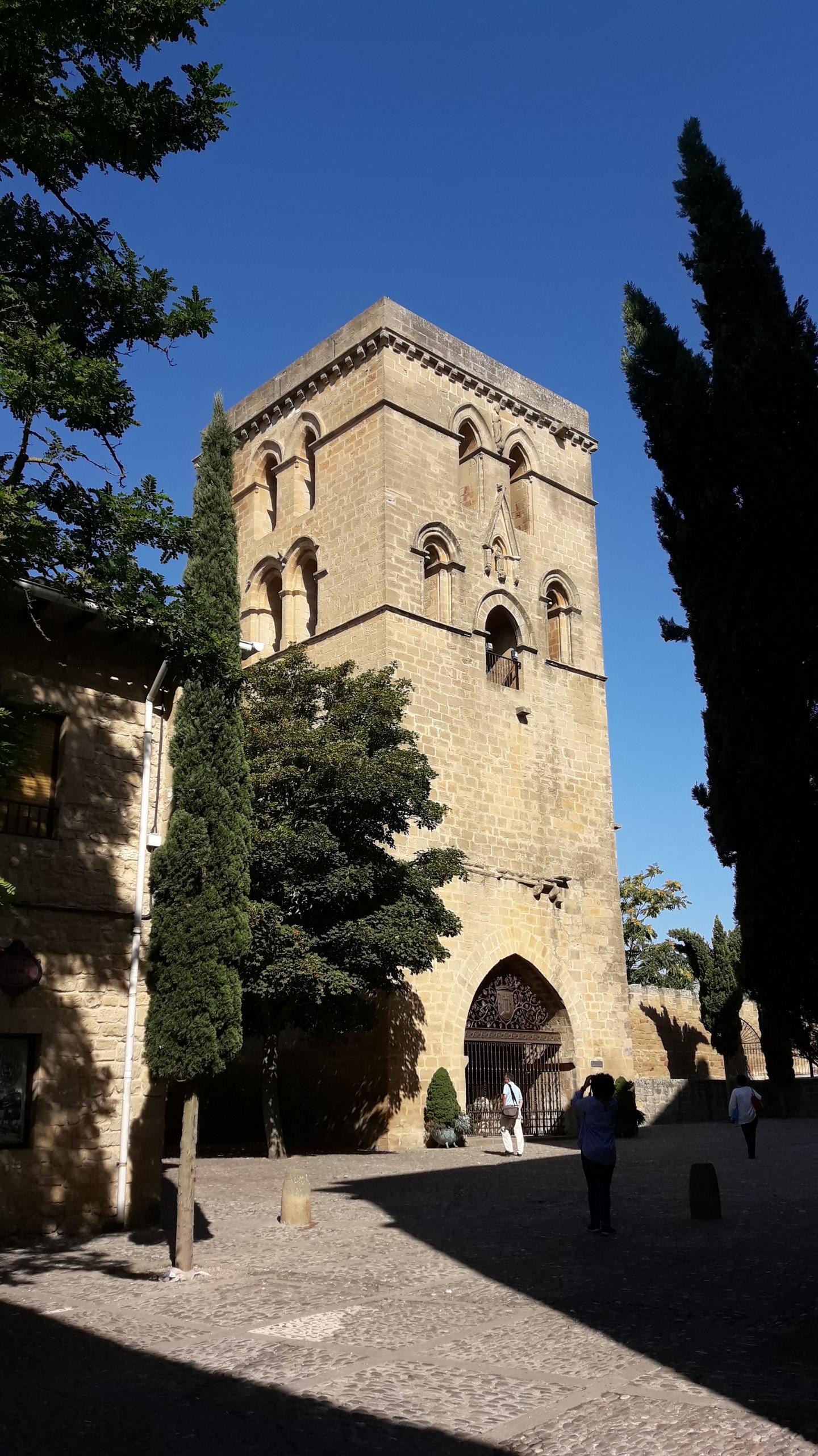 Rioja Wine Tour: Winery and Traditional Lunch from Pamplona in Semi-Private with Pick-up - Alloggi in Pamplona