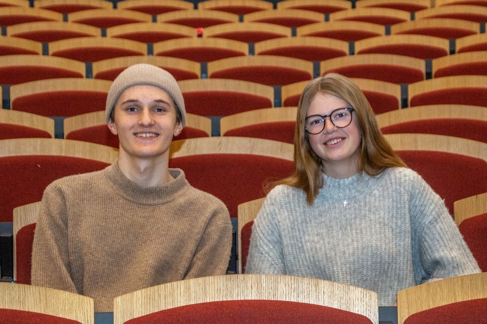 Ella Nordström och Axel Fondelius går båda första året på estetprogrammet med inriktning musik och tyckte föreläsningen var bra. De berättar att det gav insikt om hur man arrangerar och hur allt hänger ihop bakom scenen och innan arrangemanget.