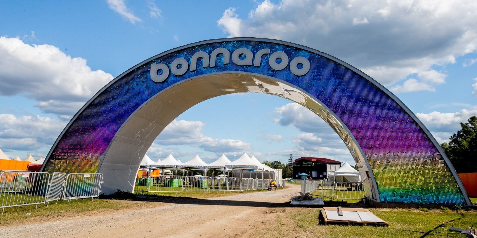 Free laundry service at a music festival? Bonnaroo has a stroke of genius