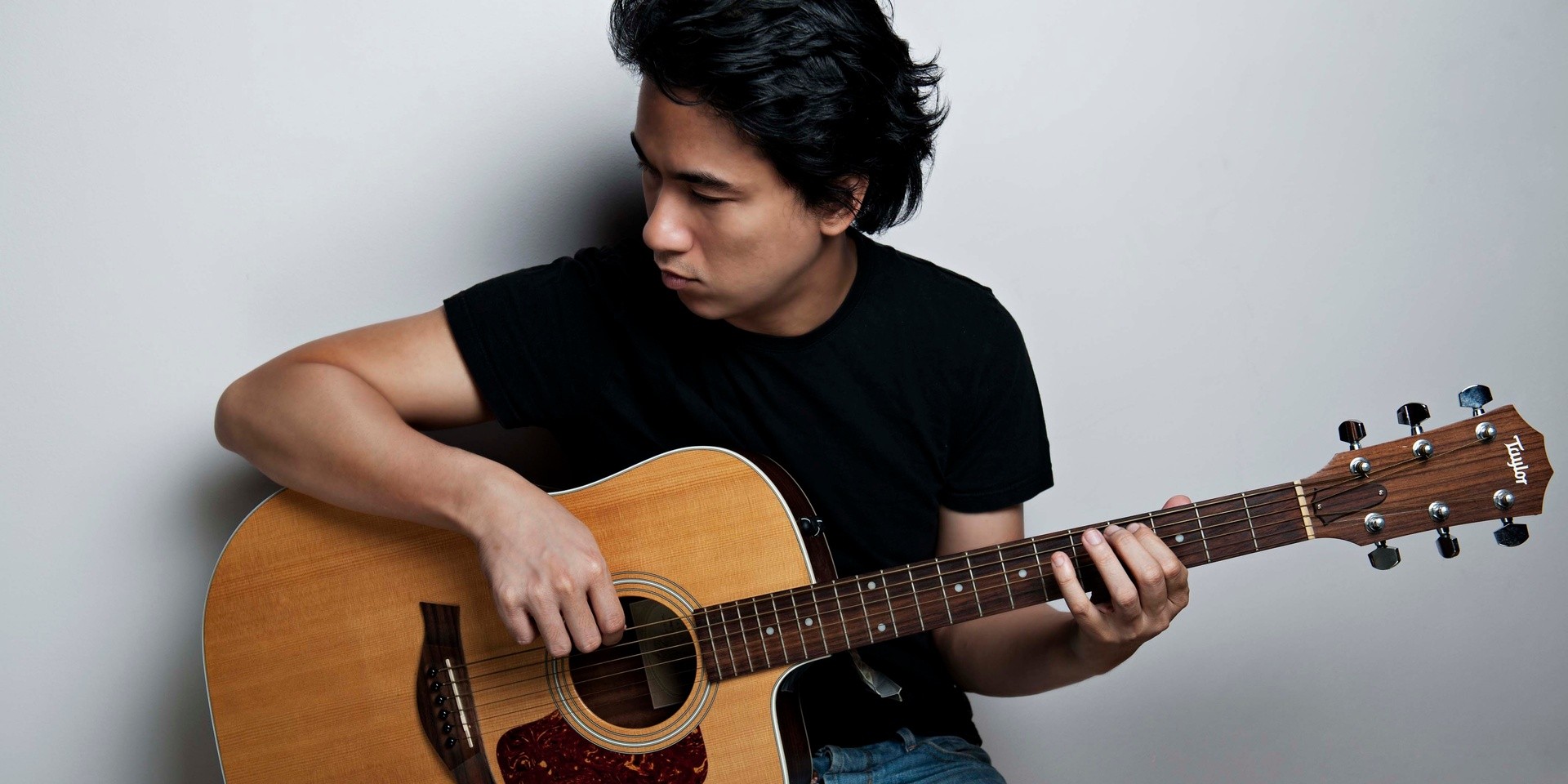 Former Eraserheads frontman Ely Buendia to perform in Singapore