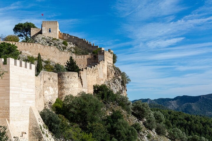 Tour Pueblos de la Montaña Valenciana: Anna y Xátiva con Transfer Privado - Alojamientos en Valencia