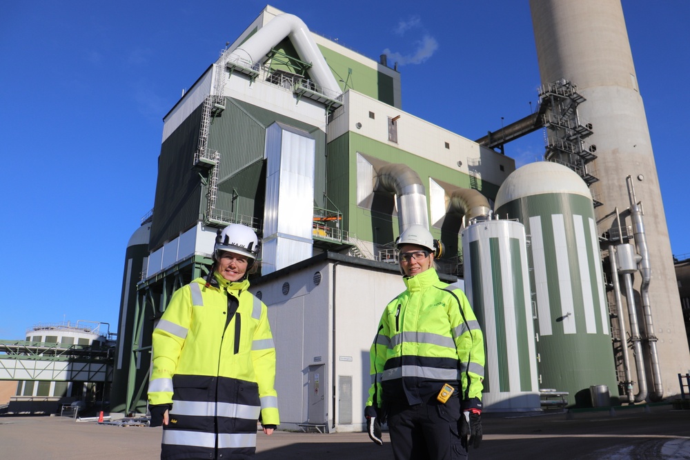 Ida Bärtfors, affärsområdeschef värme och kyla på Karlshamn Energi och  Hanna Björkman, blockchef återvinning/energi på Södras massabruk i Mörrum. 