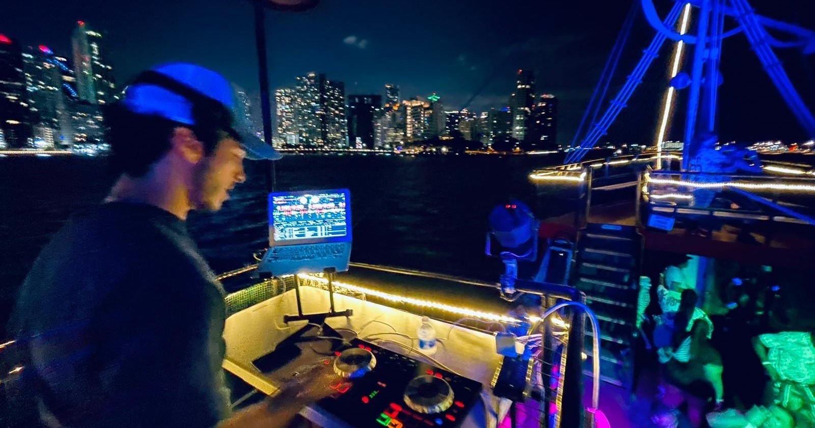 Crucero Nocturno Fiesta en el Mar - Alojamientos en Miami