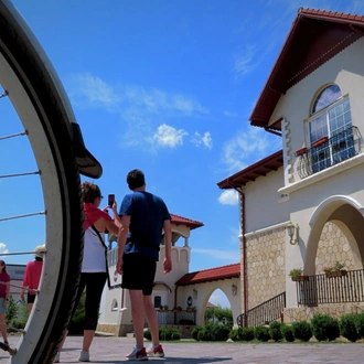 tourhub | Bike In Time | Wine route by bicycle 