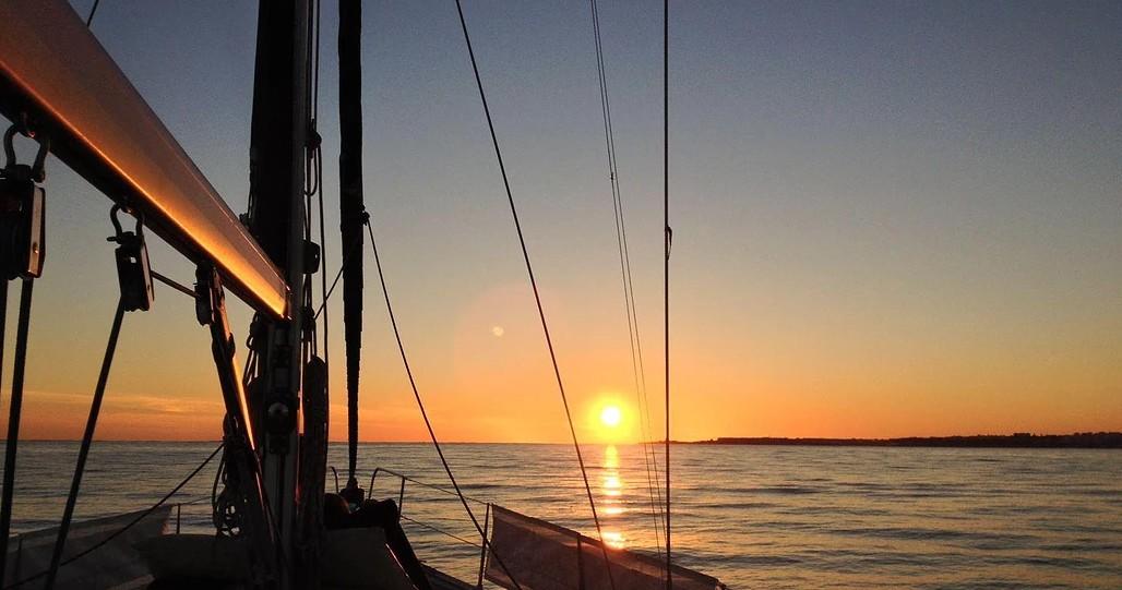 Lisbon Sunset Sailing Tour in Private - Alloggi in Lisbona
