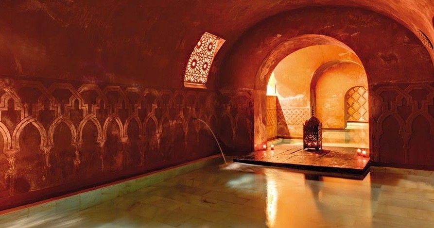 Muslim Granada: Guided Visit to the Alhambra and Arab Baths with Pick-up - Alloggi in Granada