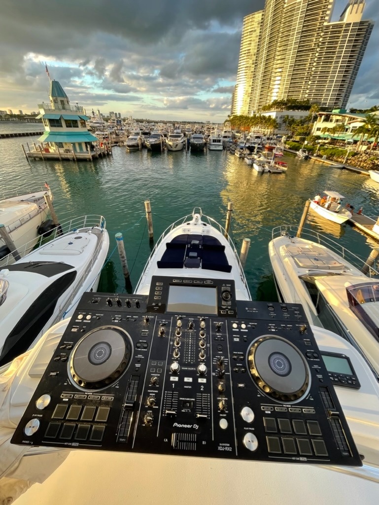 Private Luxury Entertainment Yacht Miami Ocean Adventures image 14