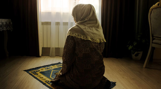 woman-praying-shutterstock_739266361