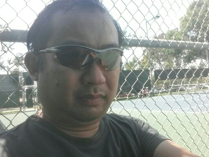 Euzebio L. teaches tennis lessons in Los Angeles, CA
