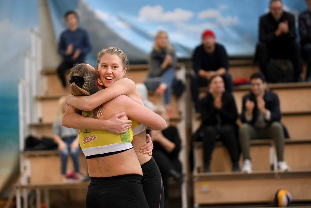 Sara Malmström och Linda Eriksson vann inledningsmatchen mot Finland. Foto: Johanna Svensson