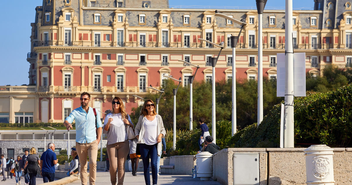Biarritz y la Costa Vasco-Francesa desde San Sebastián en Semi-Privado con Almuerzo y Recogida - Alojamientos en San Sebastián