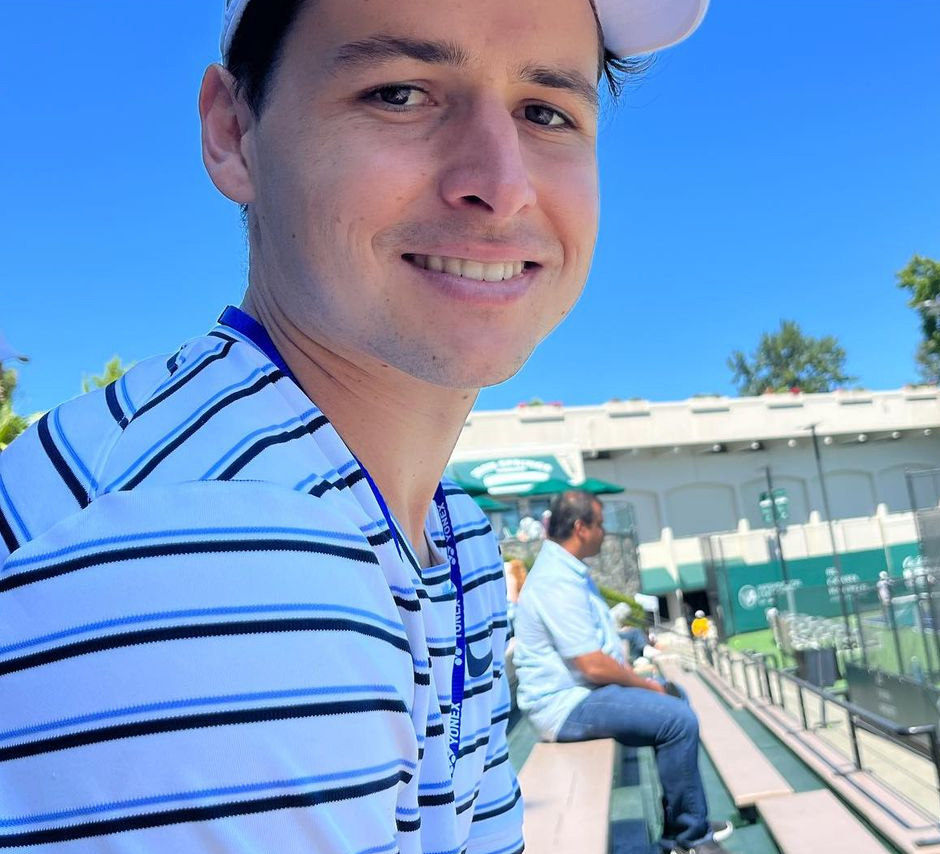 Alex B. teaches tennis lessons in Lynnwood, WA