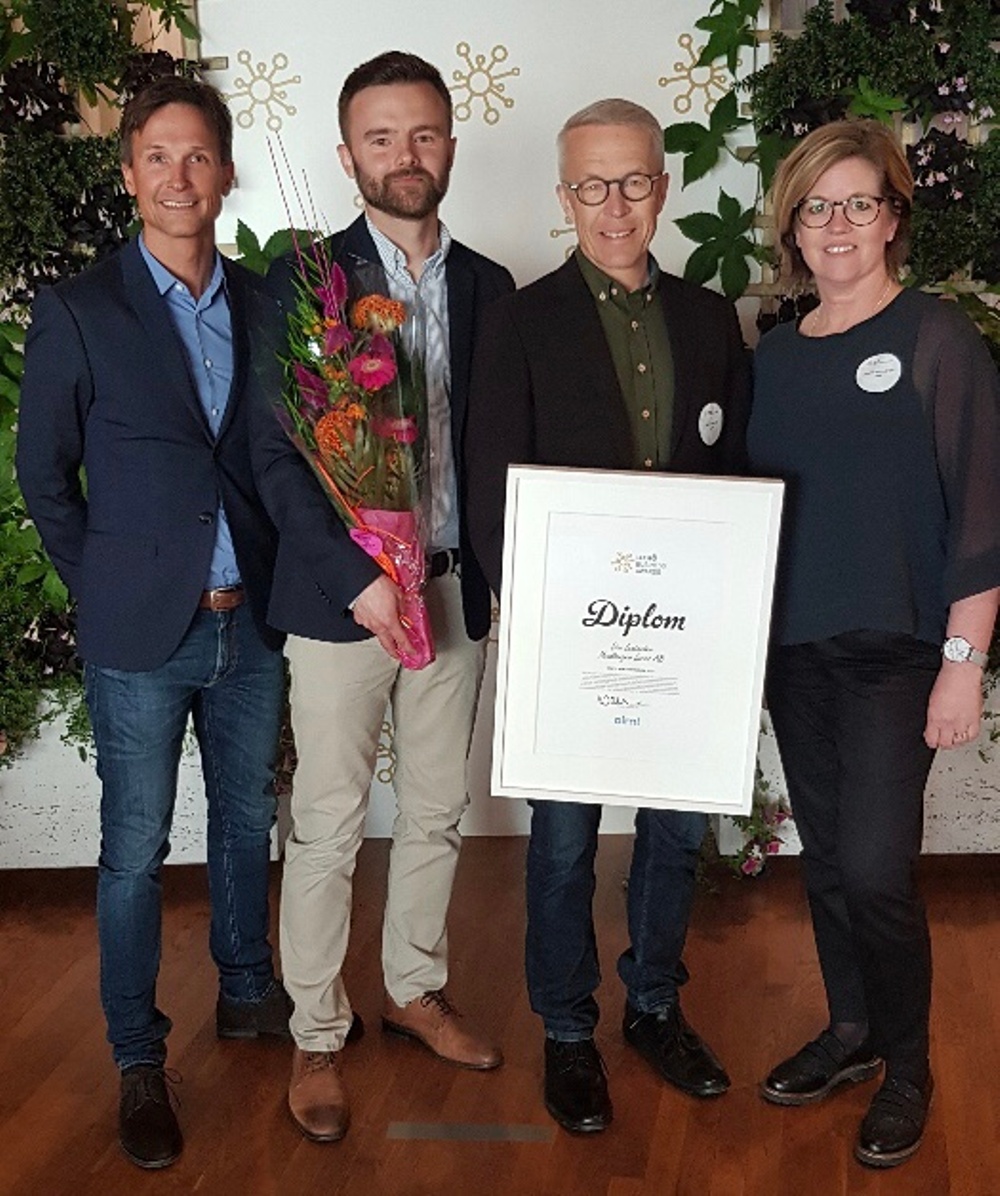 Årets nya företagare i Luleå  - Headbanger Lures AB: Martin Engelmark och Dan Lestander flankerade av Almis prisutdelare Niklas Jonsson och Annika Holmström