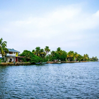 tourhub | Alkof Holidays | Alleppey Backwaters Tour with Athirapally Waterfalls 