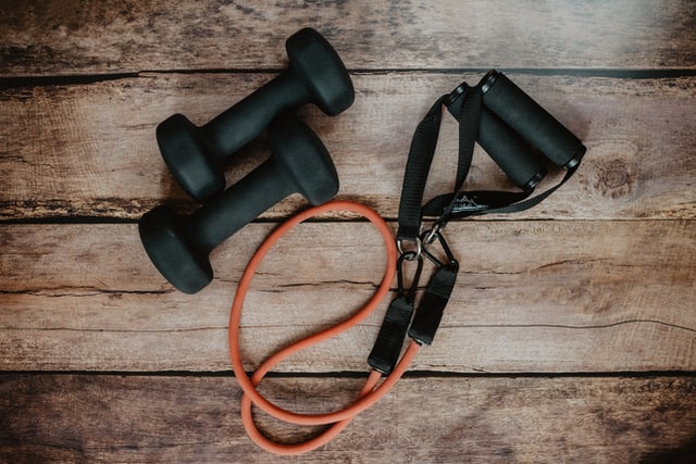 Tools you need to stay fit at home: dumbbells and jumping rope.