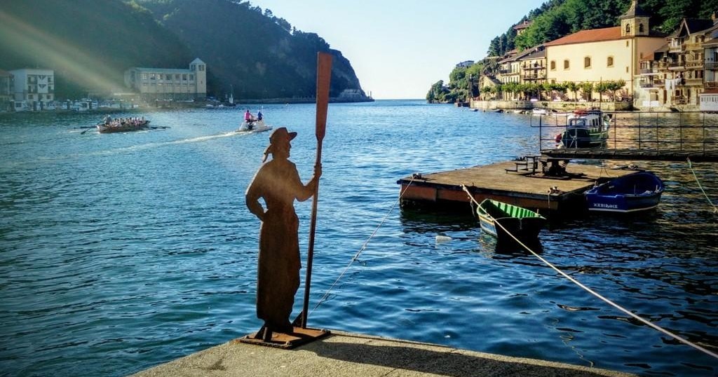 Hondarribia, San Juan y San Pedro desde San Sebastián en Tour Semi-Privado con Recogida - Alojamientos en San Sebastián