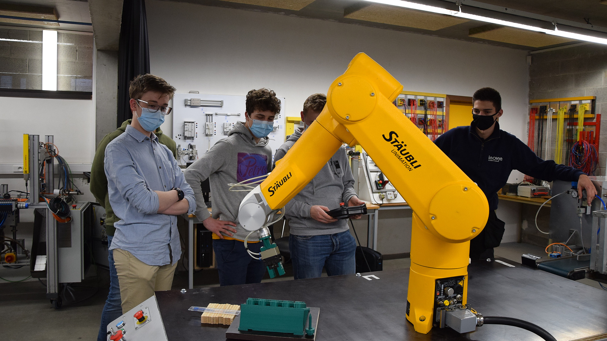 Training representation : Programmation de robots industriels STÄUBLI