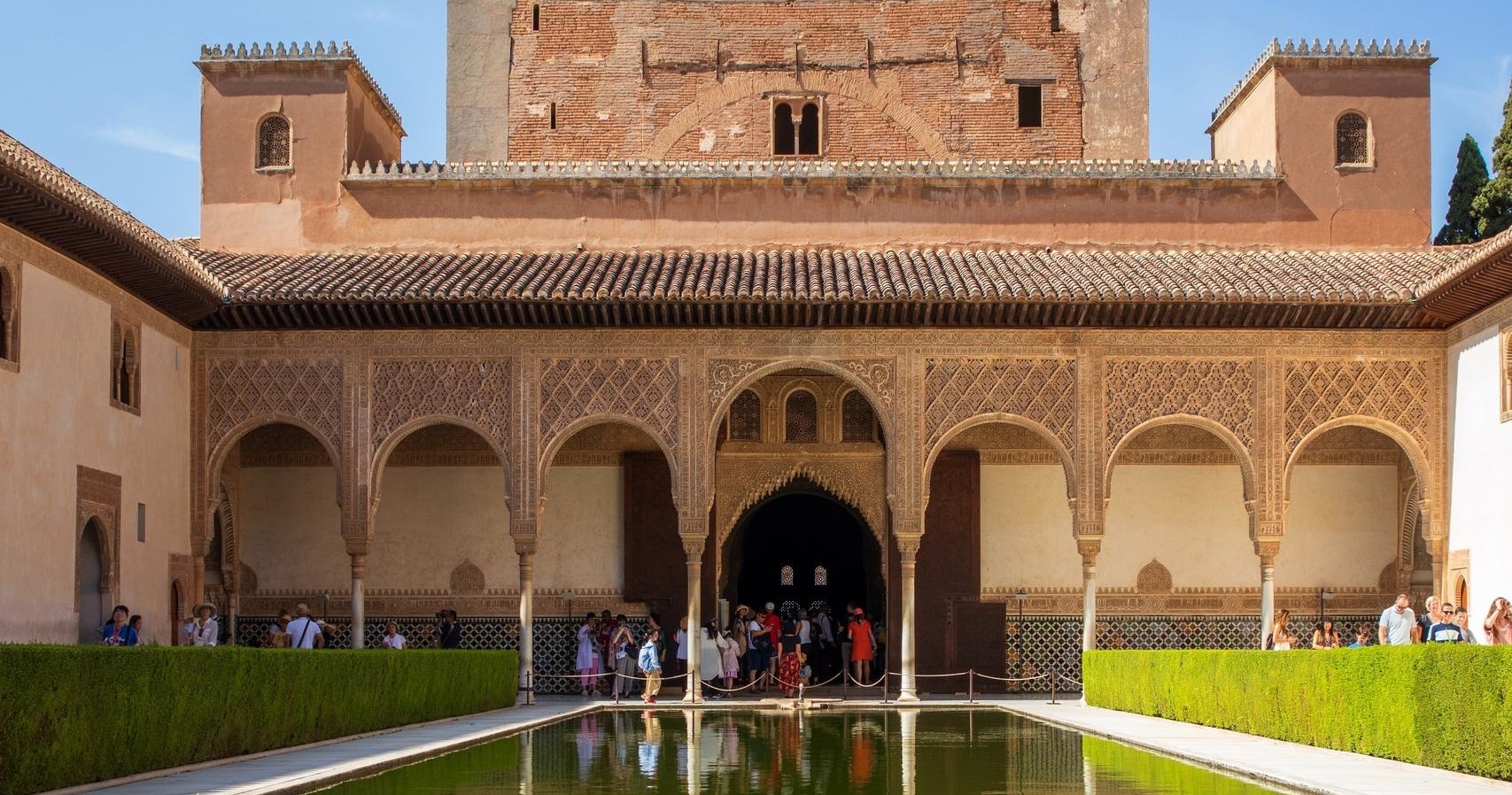Tour Guidato dell'Alhambra con i Giardini del Generalife e i Palazzi dei Nasridi con Ritiro - Alloggi in Granada