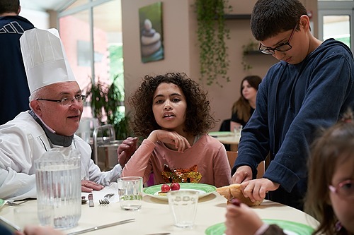 Représentation de la formation : PRENDRE SOIN PAR LE REPAS : LA NUTRITION DE LA PERSONNE HANDICAPÉE - Présentiel