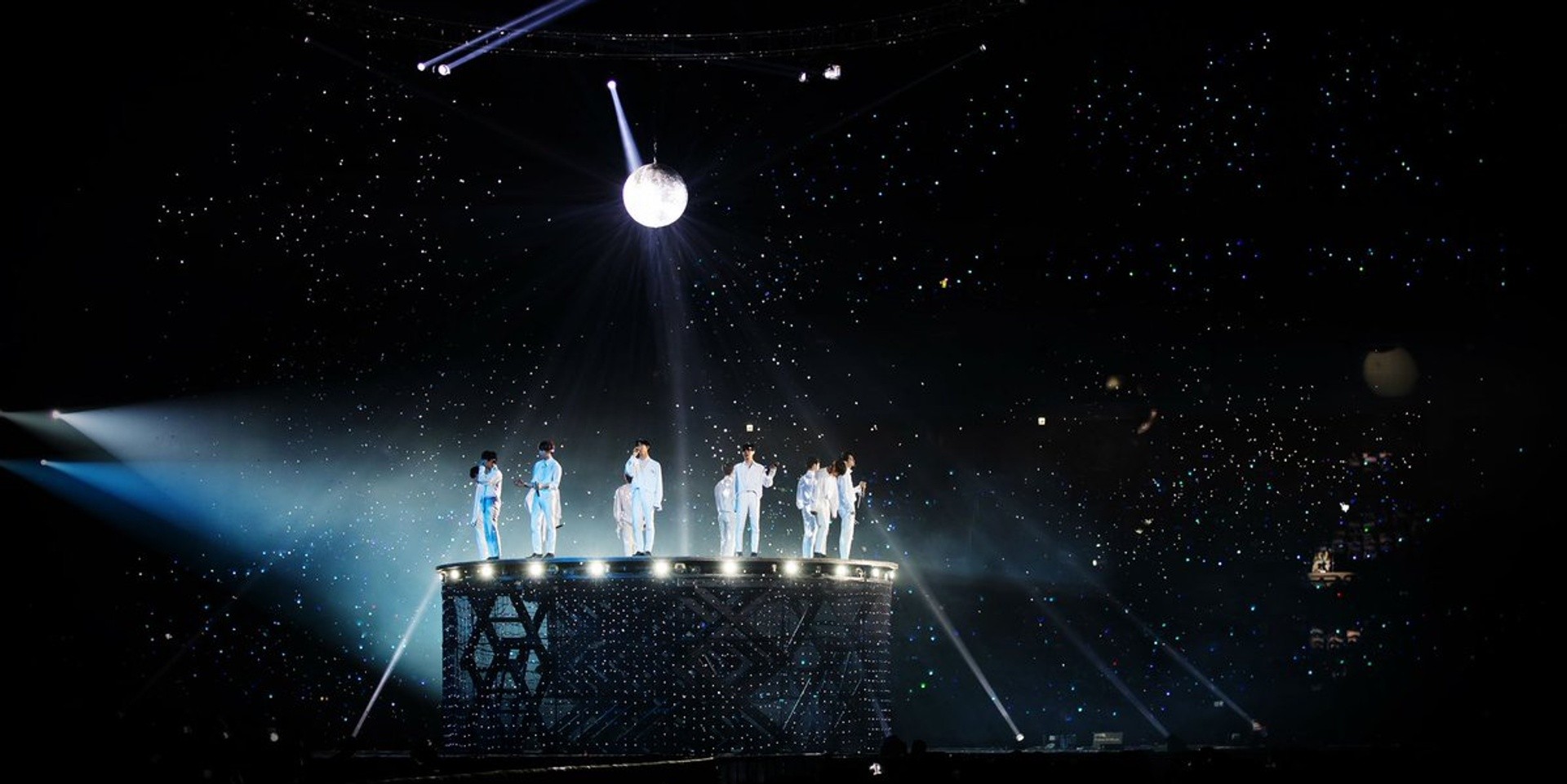 Tears fall as Wanna One bids farewell at final concert - gig report 
