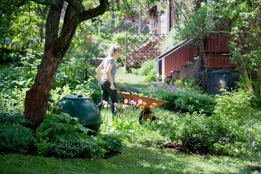 Prunkande trädgård med hjälp av kompost.