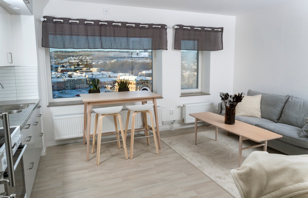 Visningslägenhet på ett rum och kök som A-möbler inrett. Bild: Mikael Ljungström/Scandphoto
