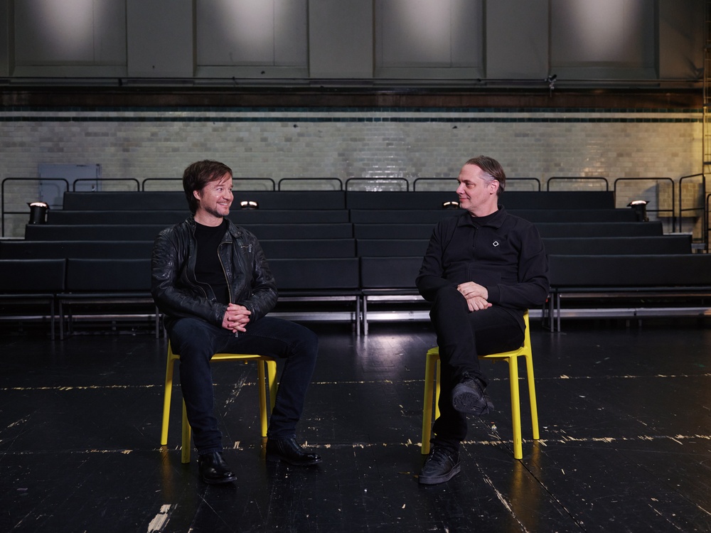 Johannes Öhman, teaterchef Dansens Hus och Mattias Andersson konstnärlig ledare och teaterchef på Dramaten på scenen Elverket i Stockholm.
Foto: Micke Sandström