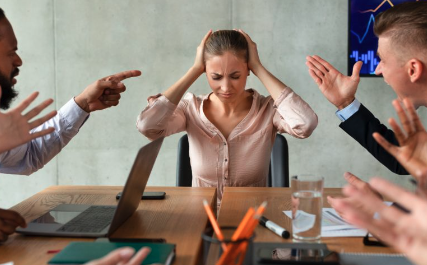 Représentation de la formation : Mieux gérer la communication et les conflits pour les agents immobiliers par le bien-être et l'Hypnose Humaniste.