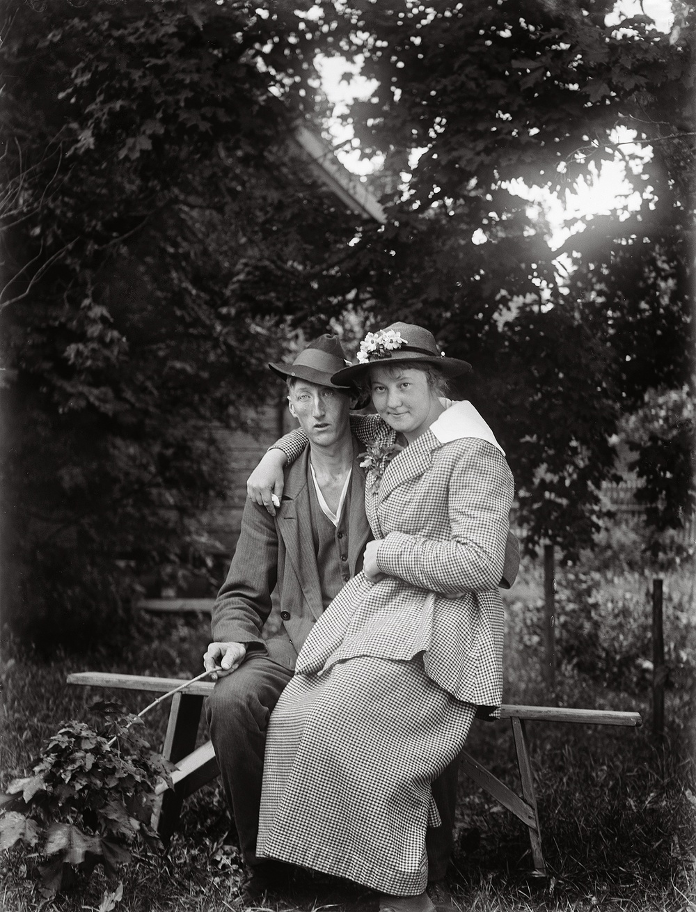 "Fröken Linnea Ekenberg och Emil Johanson, Tibble Torstunaby."
1919
Foto: Foto: John Alinder/ ©Upplandsmuseet
