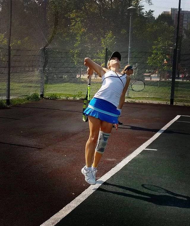 Ksusha P. teaches tennis lessons in Sarasota , FL