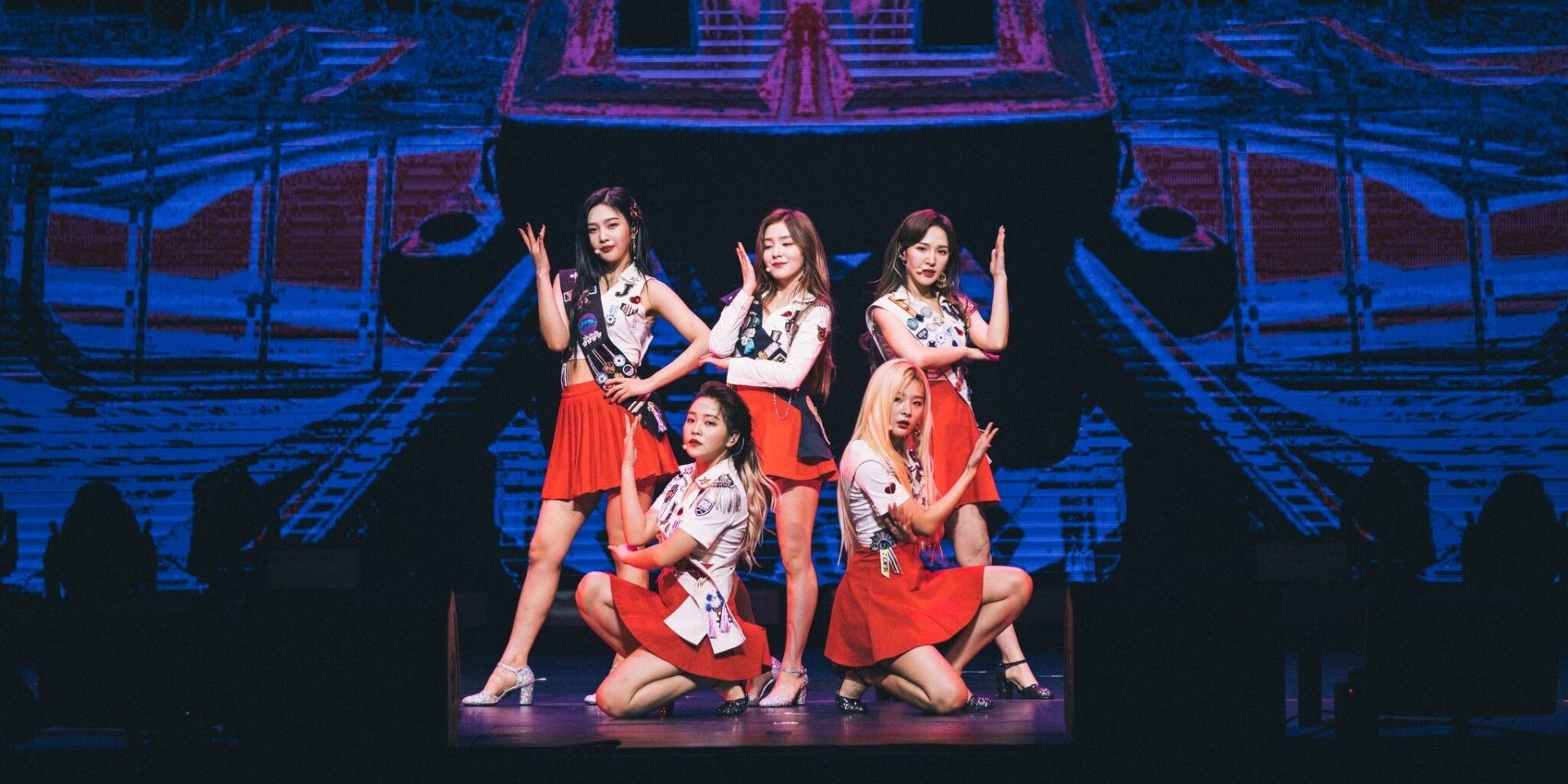 Red Velvet dazzles despite member’s injury in Singapore stop of REDMARE tour – gig report