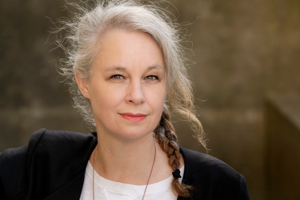 Porträtt av författaren Sara Stridsberg som är aktuell i Wanås Konsts litteratursatsning våren 2022. Foto Ola Kjelbye