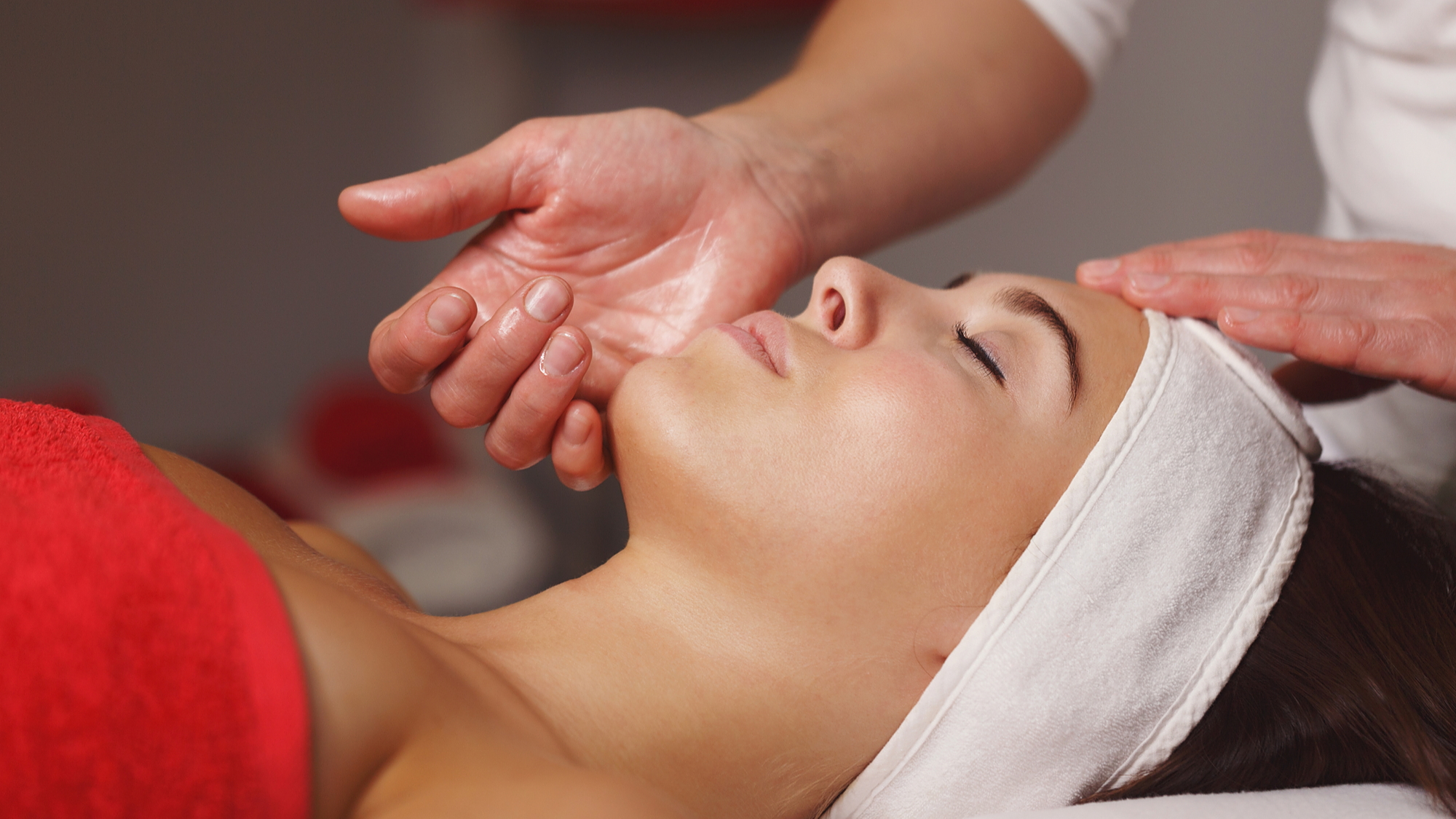 Représentation de la formation : Massage Réflexologie palmaire (hasta abhyanga) et Muka abhyanga (soin du visage ayurvédique) 