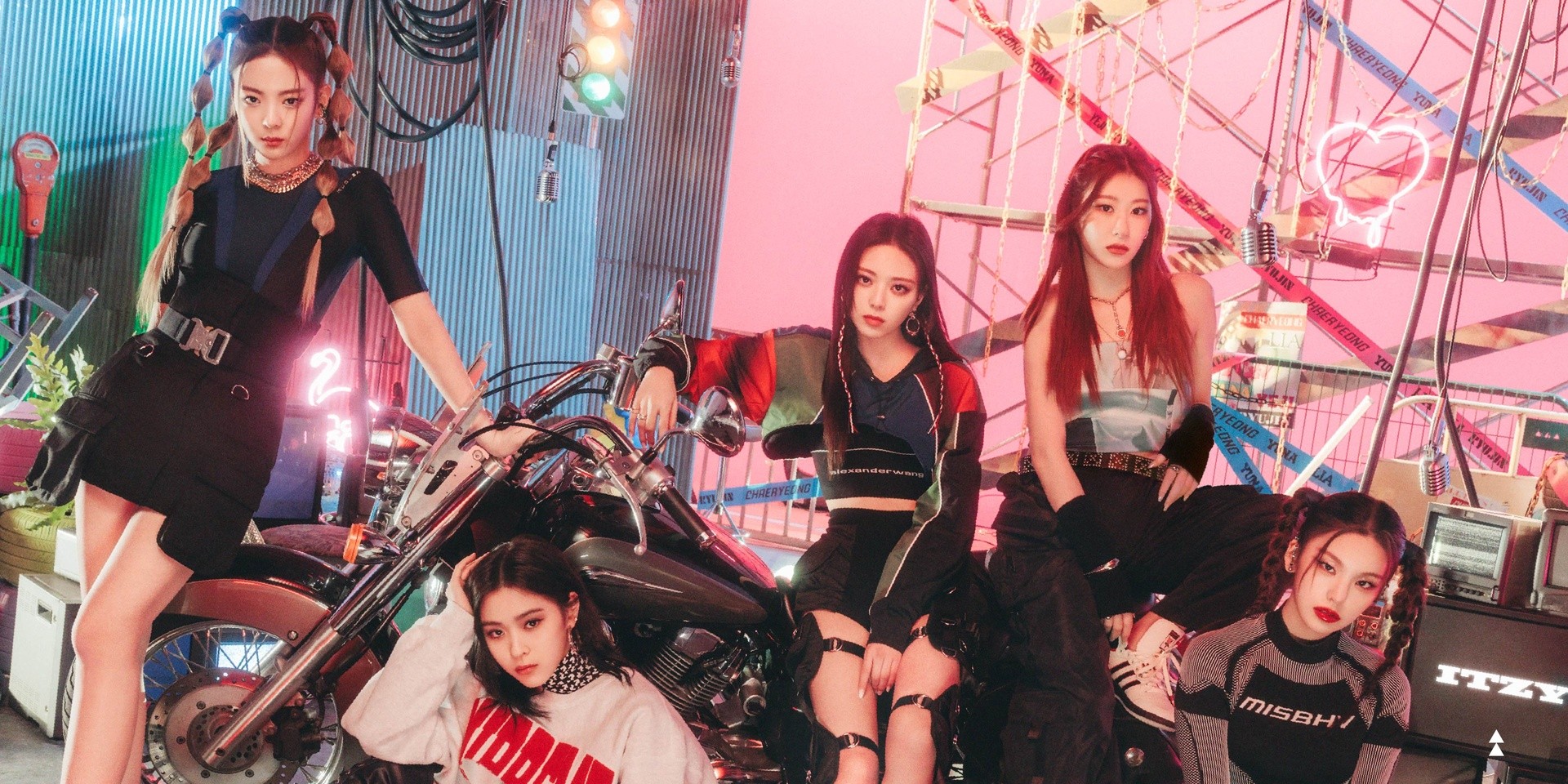 ITZY to release first Japanese single album, 'Voltage'