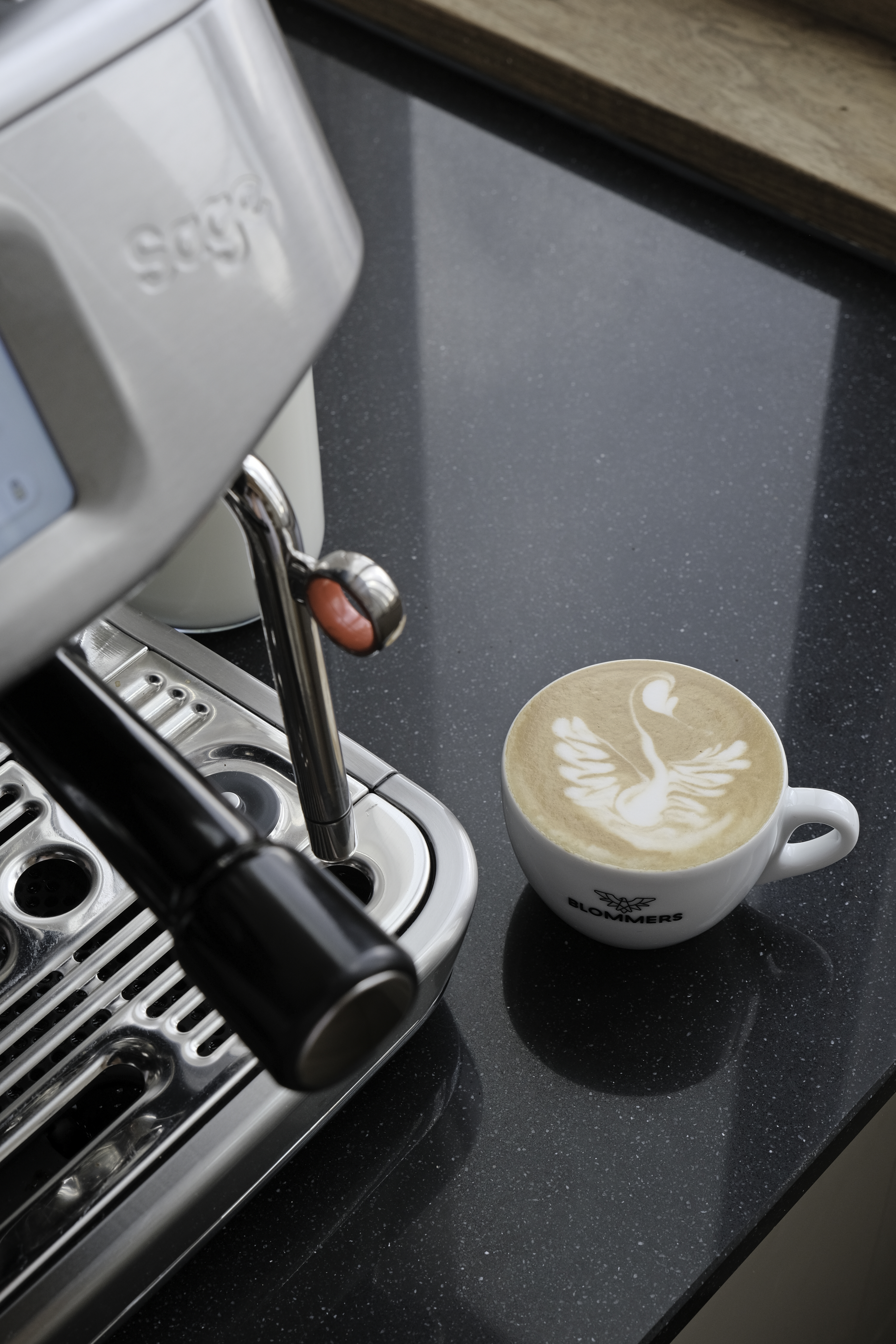 Sage - The Barista Touch Impress (Brushed Stainless Steel) - Blommers ®