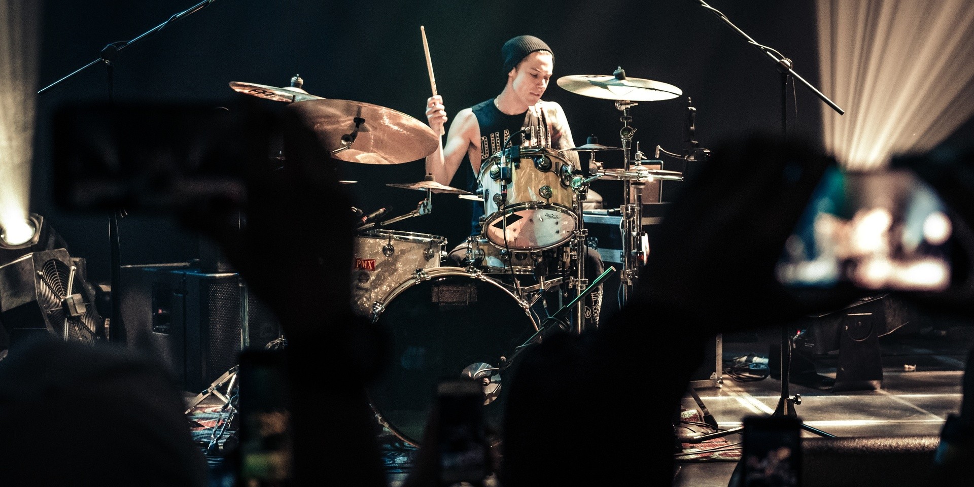 Luke Holland ensnares the hearts of the attendees of his breakbeat Manila show – photo gallery