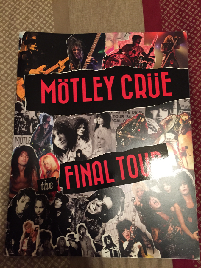 Motleycruesignedtourprogram Collectionzz