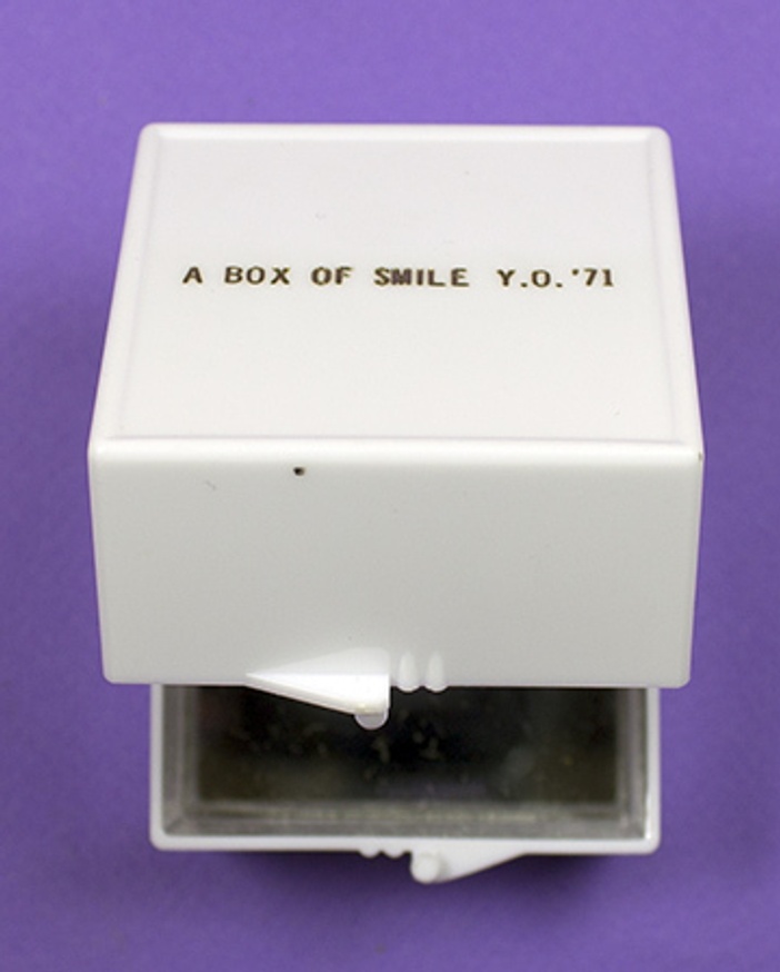 A Box of Smile [White] thumbnail 2