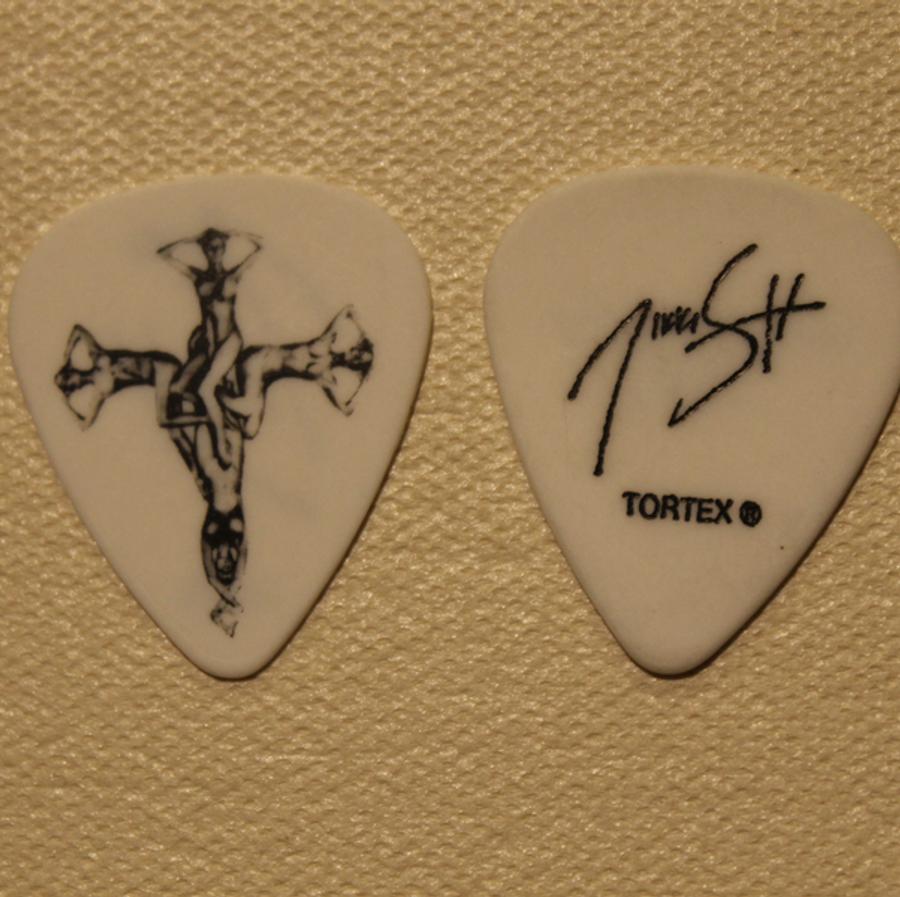 Nikki-sixx-of-motley-crue-sola-guitar-pick | Collectionzz