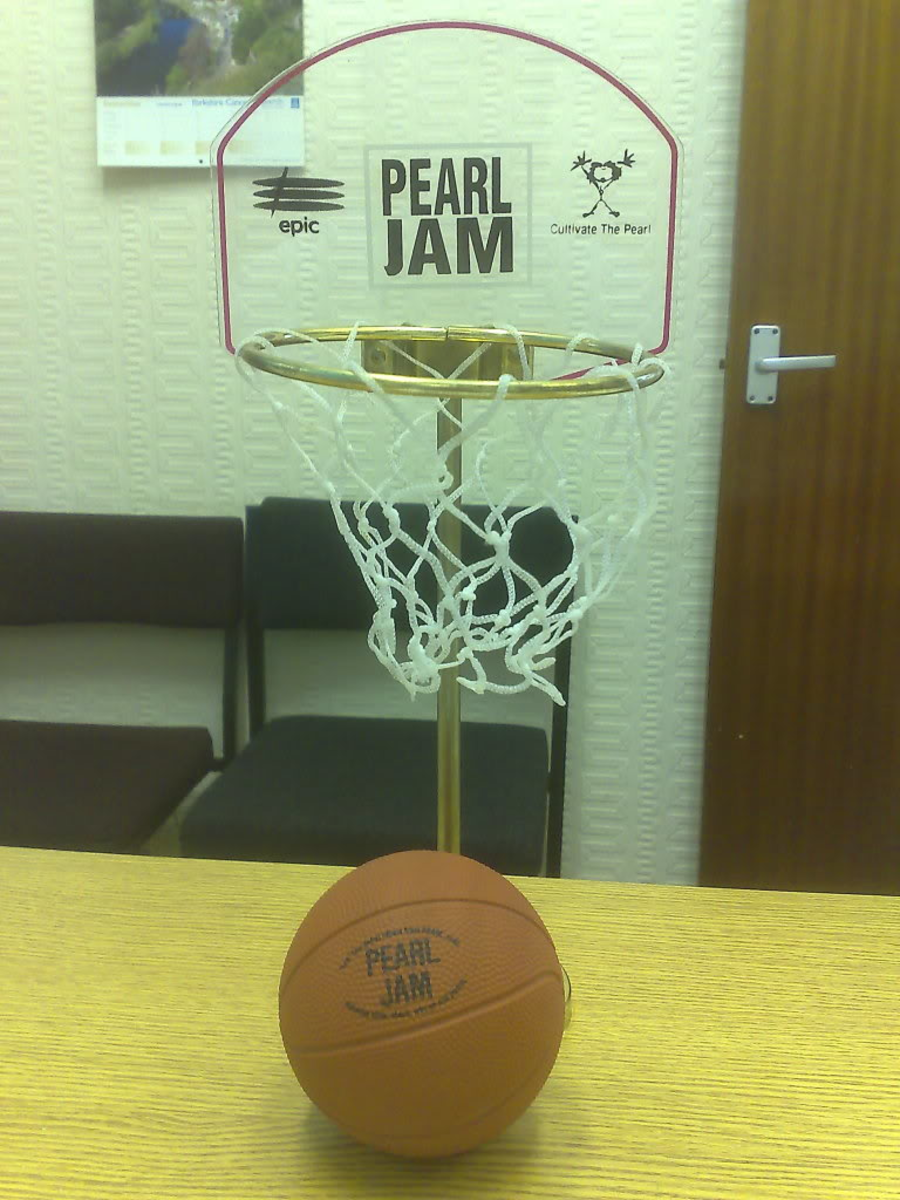 ten-basketball-hoop-and-balls-promo-collectionzz